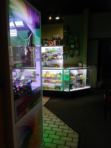 Pizza Restaurant «Round Table Pizza», reviews and photos, 5250 Faculty Ave, Lakewood, CA 90712, USA