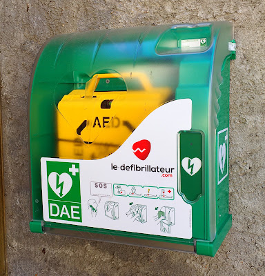 Défibrillateur automatisé (DAE) à Luché-Pringé