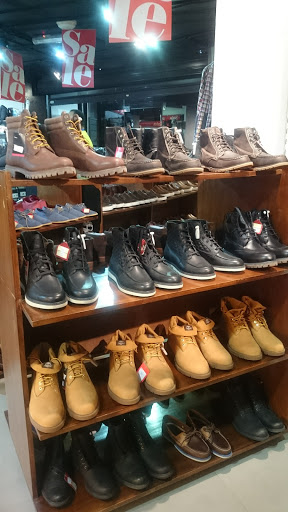 Stores to buy cowboy boots Cairo