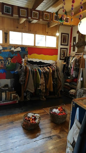 Teléfono de Cafetería, Artesanías y Librería DecoCalen