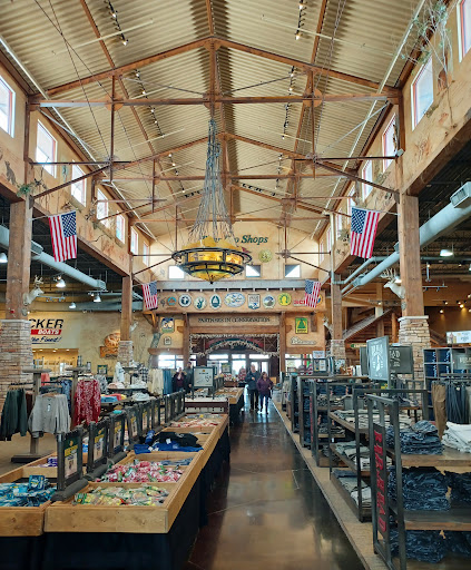 Sporting Goods Store «Bass Pro Shops», reviews and photos, 4500 Baldwin Rd, Auburn Hills, MI 48326, USA