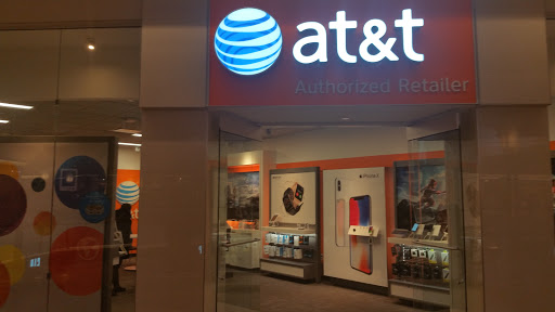 Cell Phone Store «AT&T Authorized Retailer», reviews and photos, 2004 Northbrook Ct, Northbrook, IL 60062, USA