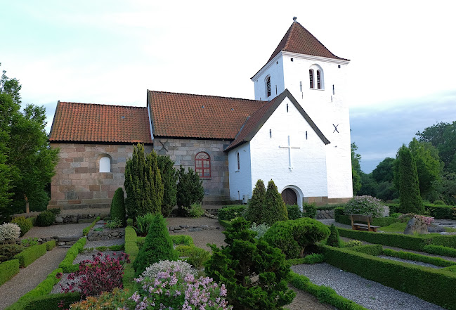 Anmeldelser af Vium Kirke i Silkeborg - Kirke