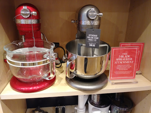 Kitchen Supply Store «Williams-Sonoma», reviews and photos, 579 Broad St, Shrewsbury, NJ 07702, USA