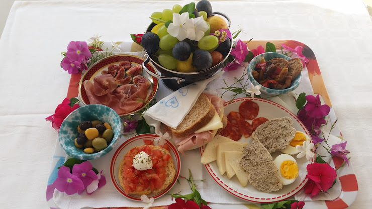 Petit déjeuner Bed & Breakfast Bed and Breakfast I Gelsomini 89047 Roccella Ionica