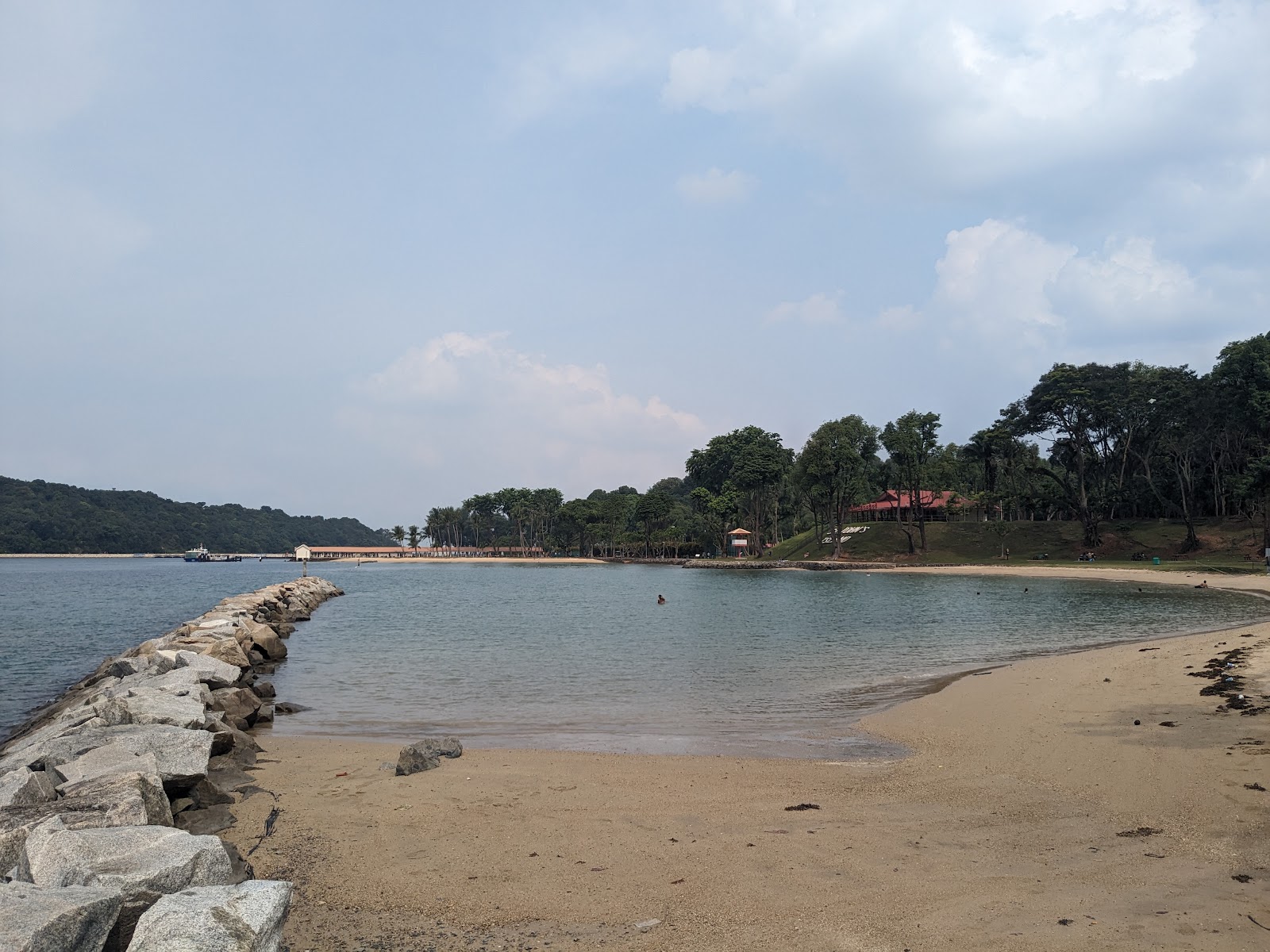St John's Island Beach'in fotoğrafı - rahatlamayı sevenler arasında popüler bir yer