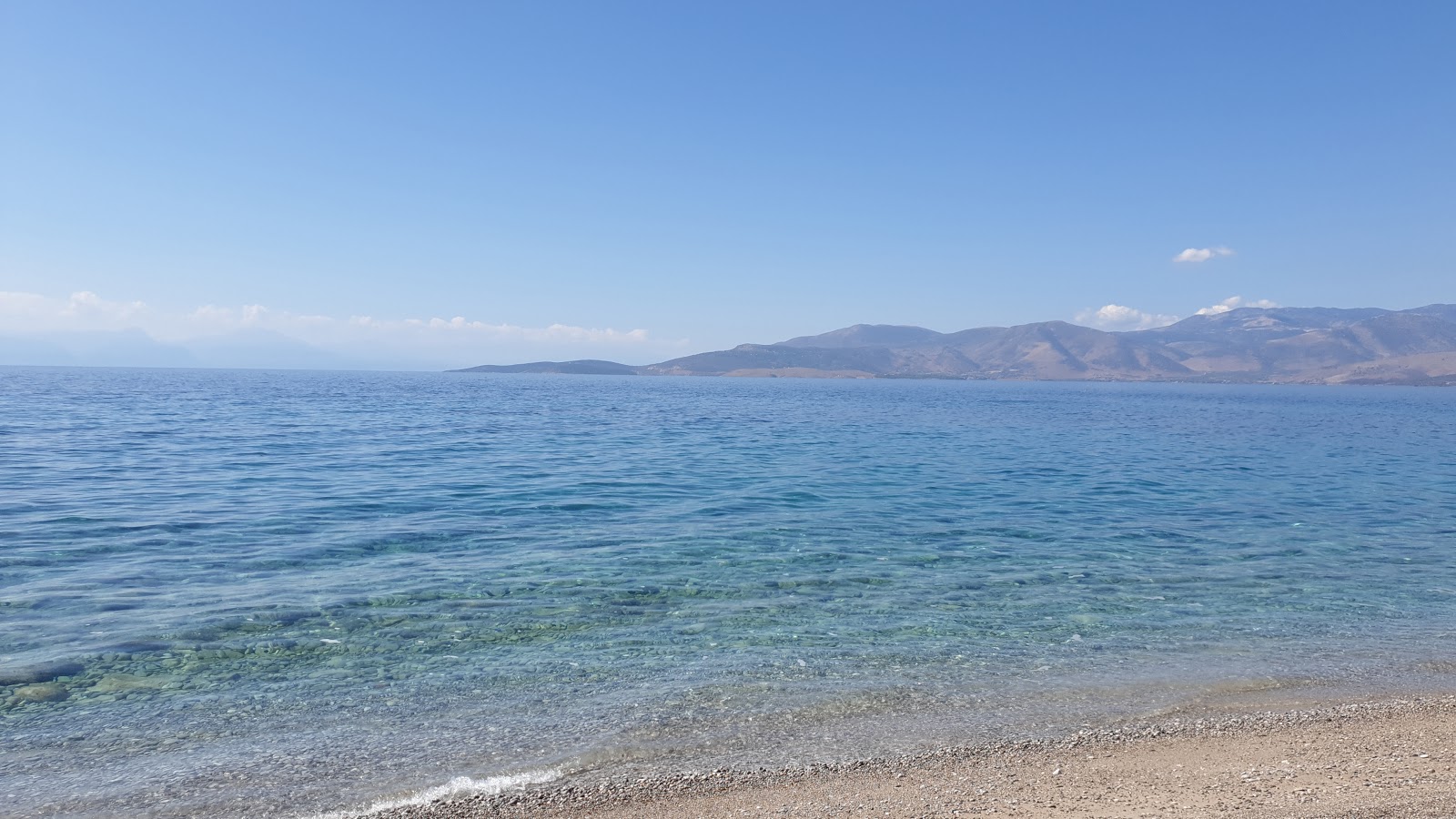 Foto af Agios Minas beach med lille bugt