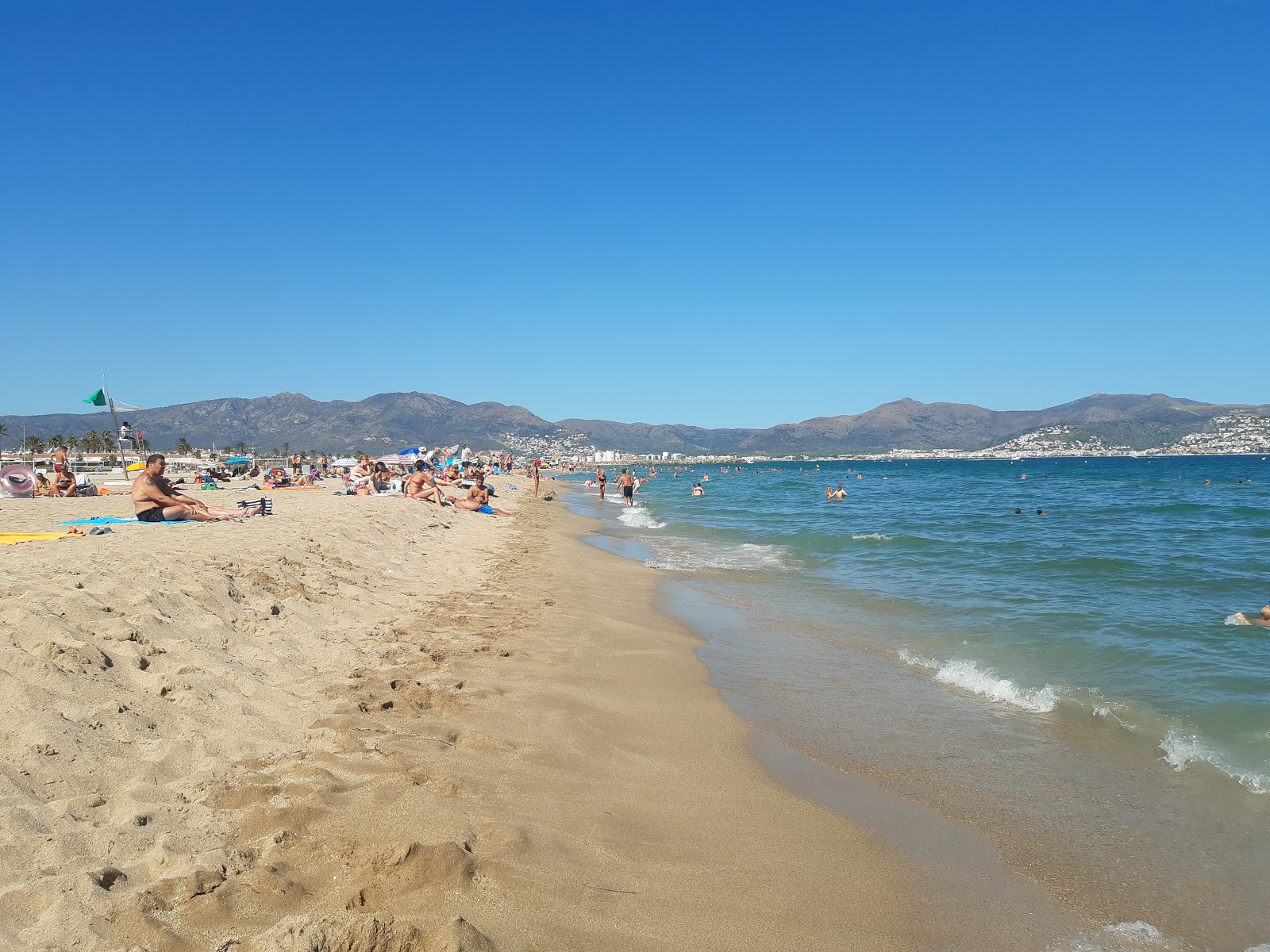 Fotografie cu Plaja d'Empuriabrava - locul popular printre cunoscătorii de relaxare