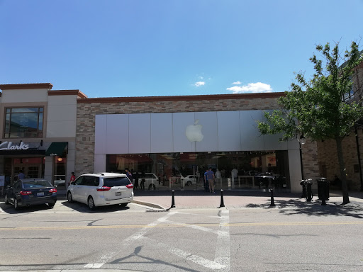 Computer Store «Apple Main Place», reviews and photos, 120 W Jefferson Ave, Naperville, IL 60540, USA