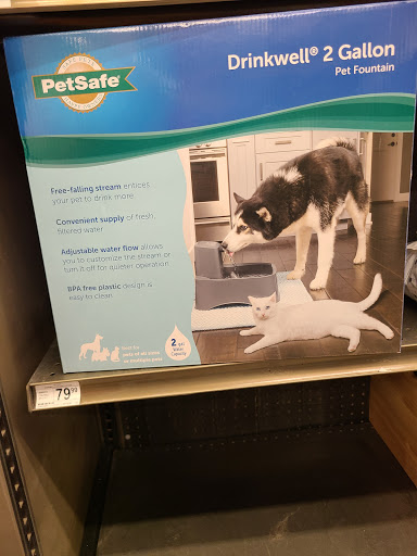 Pet Supply Store «Petco Animal Supplies», reviews and photos, 3115 Iowa St, Lawrence, KS 66046, USA
