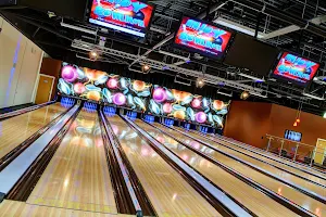 Metrodome Bowling image