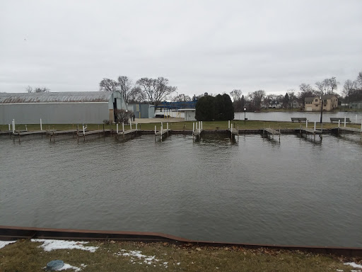 Country Club «McHenry Country Club», reviews and photos, 820 N John St, McHenry, IL 60050, USA