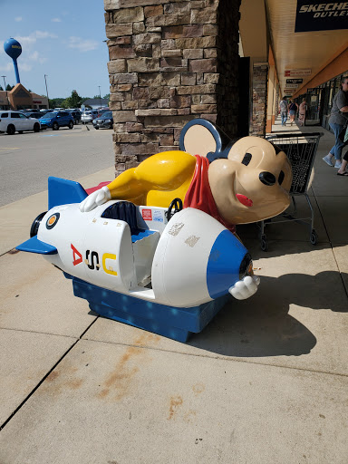 Shopping Mall «Birch Run Premium Outlets», reviews and photos, 12240 S Beyer Rd, Birch Run, MI 48415, USA