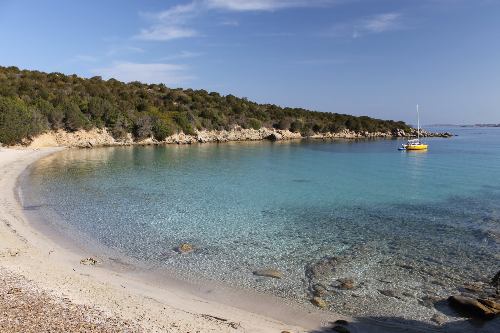Foto av Spiaggia Macchia Mala med beige sand yta