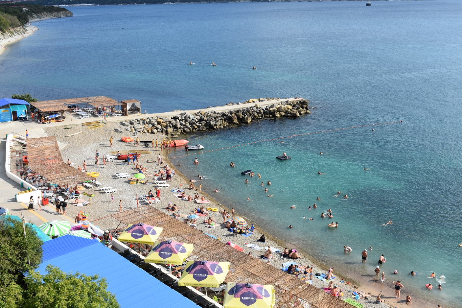 Photo de Plyazh Victoriya avec baie longue