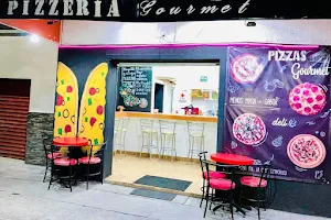 Pizzas Gourmet Deli image