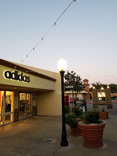 Shopping Mall «Folsom Premium Outlets», reviews and photos, 13000 Folsom Blvd, Folsom, CA 95630, USA