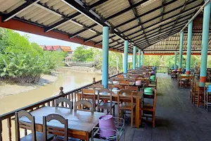 ร้านริมเขื่อนดั้งเดิม(สมุทรสงคราม) image