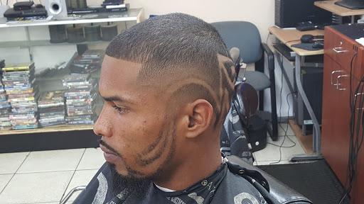 Barber Shop «C & C Executive Barbershop», reviews and photos, 7 S Walton Ave, Tarpon Springs, FL 34689, USA