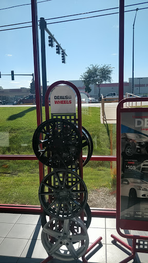 Tire Shop «Discount Tire», reviews and photos, 1470 Irving Park Rd, Hanover Park, IL 60133, USA