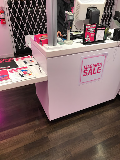 Cell Phone Store «T-Mobile», reviews and photos, 35020 Newark Blvd, Newark, CA 94560, USA