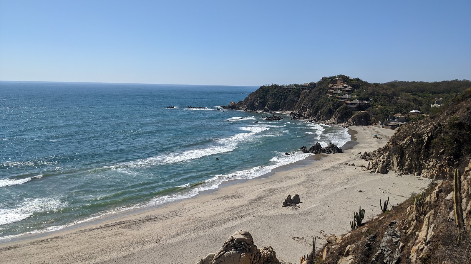 Photo de Bocana beach entouré de montagnes
