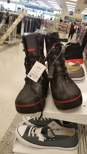 Stores to buy women's black boots Tampa