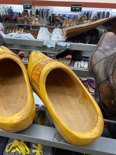 Thrift Store «Goodwill - Sherman Oaks», reviews and photos, 14760 Ventura Blvd, Sherman Oaks, CA 91403, USA