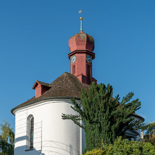 Rezensionen über Reformierte Kirche Schwerzenbach in Uster - Kirche