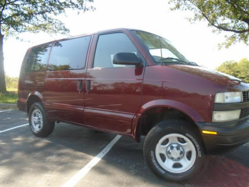 Used Car Dealer «Gladstone Auto Sales», reviews and photos, 7406 N Oak Trafficway, Kansas City, MO 64118, USA