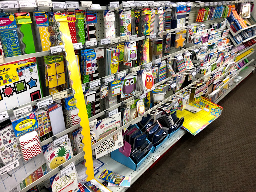 Office Supply Store «Staples», reviews and photos, 547 River Rd, Edgewater, NJ 07020, USA