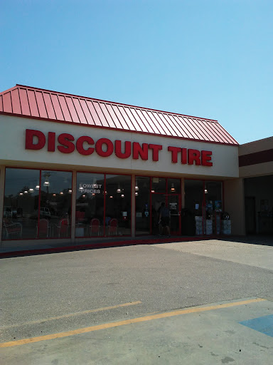Discount Tire Store - Lubbock, TX, 1702 Avenue Q, Lubbock, TX 79401, USA, 