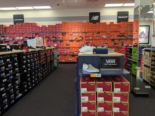 Shoe Store «Rack Room Shoes», reviews and photos, 18700 Limestone Commercial Dr, Pflugerville, TX 78660, USA