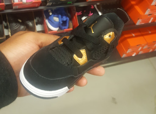 Shoe Store «Nike Factory Store», reviews and photos, 2692 Madison Rd, Cincinnati, OH 45208, USA