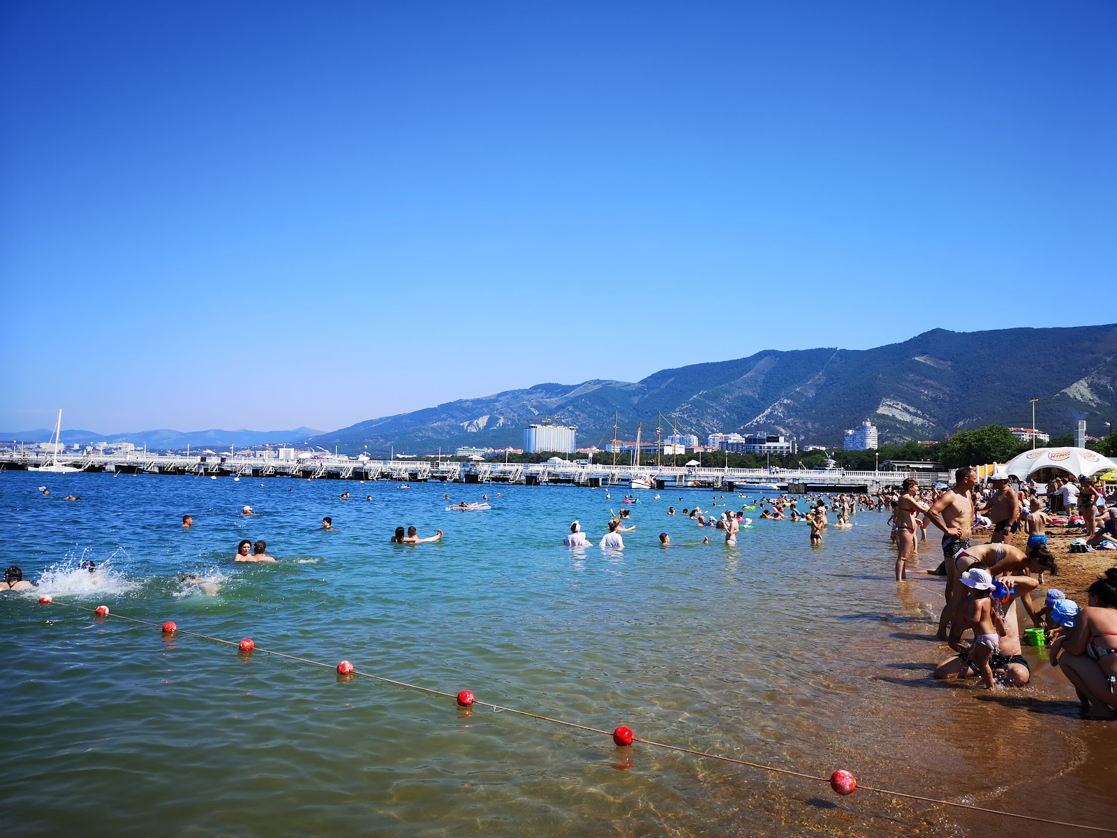 Φωτογραφία του Gelendzhik beach περιοχή θέρετρου στην παραλία