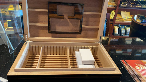 Cigar Shop «Mancave Cigar Lounge», reviews and photos, 2920 E Commercial Blvd, Fort Lauderdale, FL 33308, USA