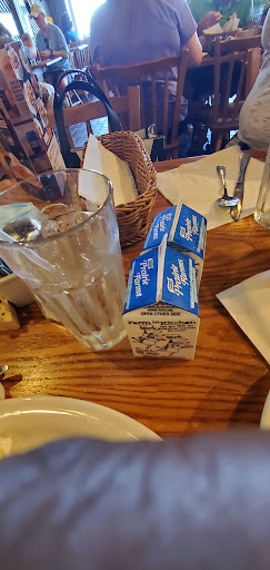 American Restaurant «Cracker Barrel Old Country Store», reviews and photos, 3160 Green Mt Crossing Dr, Shiloh, IL 62269, USA