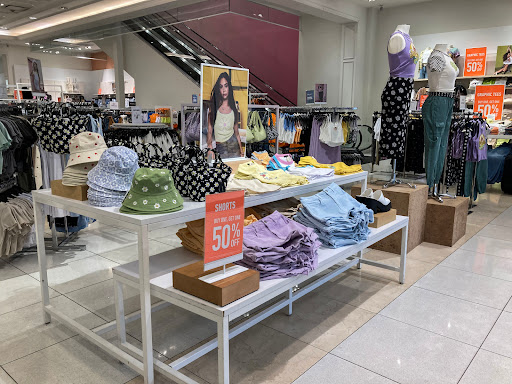 Clothing Store «Forever 21», reviews and photos, 14006 Riverside Dr # 35, Sherman Oaks, CA 91423, USA