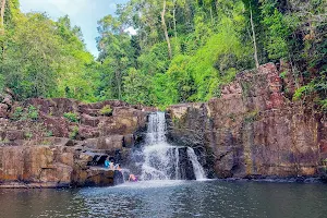 Khlong Yai Kee Waterfall image