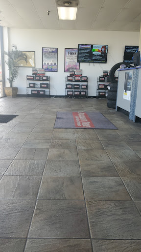 Tire Shop «Discount Tire Centers - Fresno, CA», reviews and photos, 6615 N Blackstone Ave, Fresno, CA 93710, USA