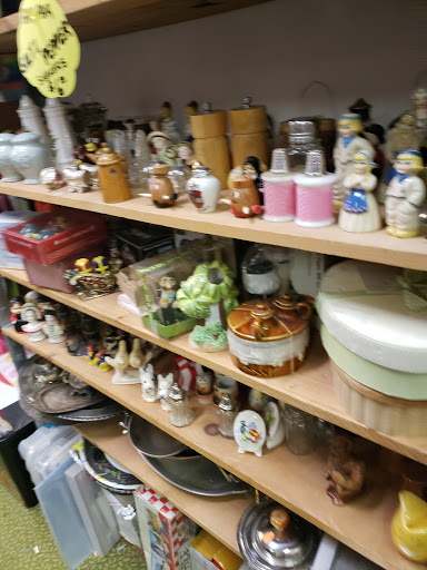 Thrift Store «Explosive Bargains & Thrift», reviews and photos, 127 Smithtown Blvd, Nesconset, NY 11767, USA