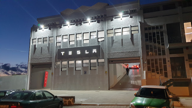 Tesla Service Center Porto - Oficina mecânica
