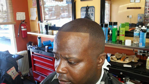 Barber Shop «Razor Sharp Barber Shop», reviews and photos, 10620 Bridgeport Way SW, Lakewood, WA 98499, USA