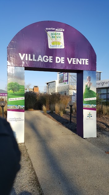 Village de vente à Saint-Cyr-l'École (Yvelines 78)