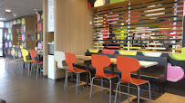 Atmosphère du Restauration rapide McDonald's à Saint-Julien-les-Villas - n°9