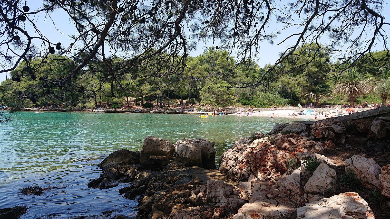 Stari Grad beach的照片 具有非常干净级别的清洁度