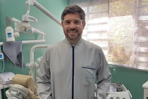 Ortoclimpe, Dr Marcos Pinto implantodontista, implantes, dentista, estética, porcelana, facetas, ortodontia, aparelho. image