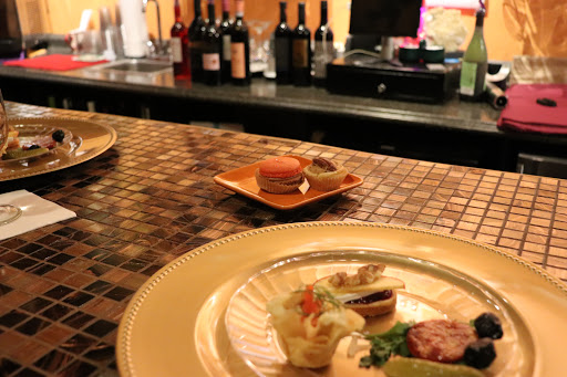 Wine Bar «Coastal Wine Boutique and Tasting Room», reviews and photos, 10880 Ocean Hwy #12a, Pawleys Island, SC 29585, USA