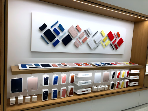 Computer Store «Apple Mayfair», reviews and photos, 2500 N. Mayfair Road, Wauwatosa, WI 53226, USA