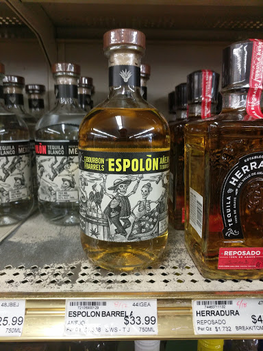 Liquor Store «Vas Foremost Liquors», reviews and photos, 2300 N Milwaukee Ave, Chicago, IL 60647, USA